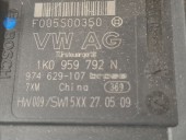 MOTORAS MACARA DREAPTA FATA VOLKSWAGEN GOLF VI OEM: 1K5837402AM/ 1K0959792N.