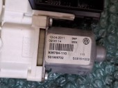 MOTORAS MACARA DREAPTA FATA VOLKSWAGEN JETTA IV OEM: 3C0959792B.