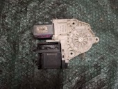 MOTORAS MACARA DREAPTA FATA VOLKSWAGEN PASSAT B6 OEM: 1K0959792P.