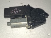 MOTORAS MACARA DREAPTA FATA VOLKSWAGEN PASSAT OEM: 105415301.