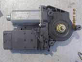 MOTORAS MACARA DREAPTA FATA VOLKSWAGEN PASSAT OEM: 3B4837756D.