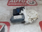 MOTORAS MACARA DREAPTA SPATE VOLKSWAGEN GOLF V OEM: 1K0959704C.
