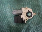 MOTORAS MACARA DREAPTA SPATE VOLKSWAGEN GOLF V OEM: 1K0959704F.