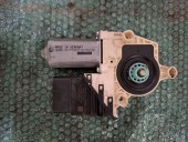 MOTORAS MACARA DREAPTA SPATE VOLKSWAGEN JETTA IV OEM: 1K0959704AG.