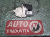 MOTORAS MACARA DREAPTA SPATE VOLKSWAGEN JETTA IV OEM: 3C0959703B.