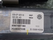 MOTORAS MACARA DREAPTA SPATE VOLKSWAGEN JETTA IV OEM: 3C0959703B.