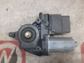 MOTORAS MACARA DREAPTA SPATE VOLKSWAGEN PASSAT B5.5 OEM: 0130821696/105407301.