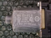 MOTORAS MACARA DREAPTA SPATE VOLKSWAGEN POLO 6R OEM: 6R0959812B.