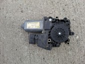 MOTORAS MACARA STANGA FATA AUDI A4 B5 OEM: 8D0837397B.