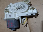 MOTORAS MACARA STANGA FATA FORD FOCUS II OEM: 0130822217.