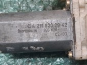 MOTORAS MACARA STANGA FATA MERCEDES E220 OEM: A2118202942.