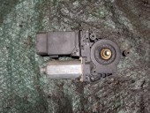 MOTORAS MACARA STANGA FATA SEAT IBIZA OEM: 3B4837751.