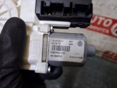 MOTORAS MACARA STANGA FATA VOLKSWAGEN JETTA IV OEM: 3C0959793B.