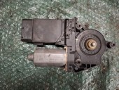 MOTORAS MACARA STANGA FATA VOLKSWAGEN PASSAT B5.5 OEM: 105404301.