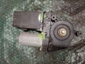 MOTORAS MACARA STANGA FATA VOLKSWAGEN PASSAT OEM: 105404301.