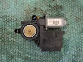 MOTORAS MACARA STANGA FATA VOLKSWAGEN POLO 9N OEM: 6Q2959802A.