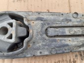 SUPORT / TAMPON ANTIBALANS DACIA SANDERO OEM: 8200014933.